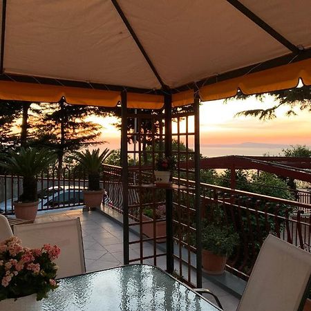 Casa La Tetipa Lägenhet Vico Equense Exteriör bild